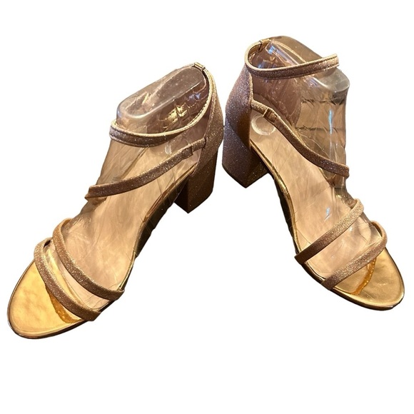 Journee Collection Bella  Rose Gold Sandal size 7 - Picture 2 of 11